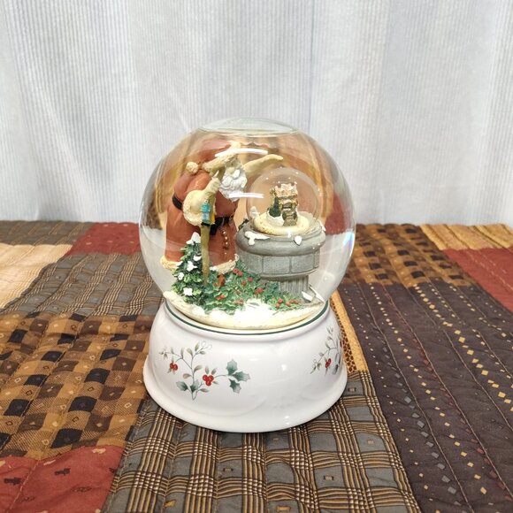 Pfaltzgraff Winterberry Santa Musical Snow Globe Play I'll Be Home For Christmas - Picture 6 of 12